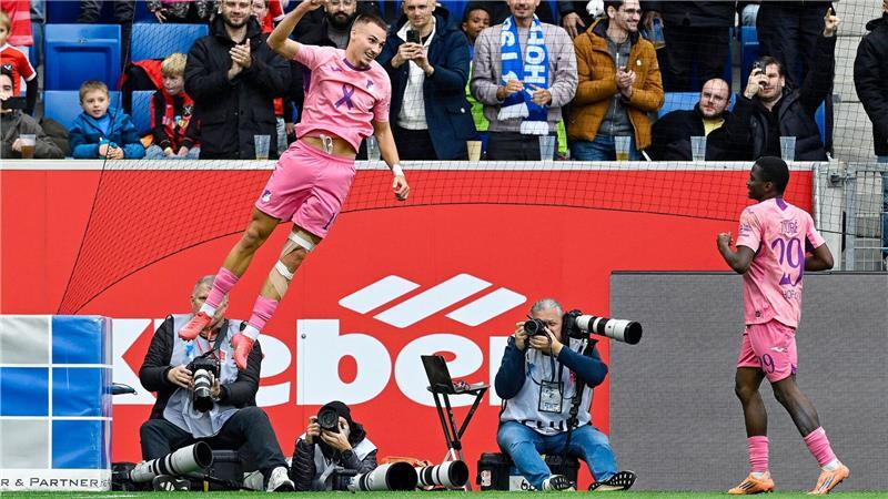 Heimsieg in Pink und mit Schleife: Hoffenheim beendet Misere Torschütze Tim Lemperle (l.) jubelt nach seinem Tor gegen Heidenheim.
