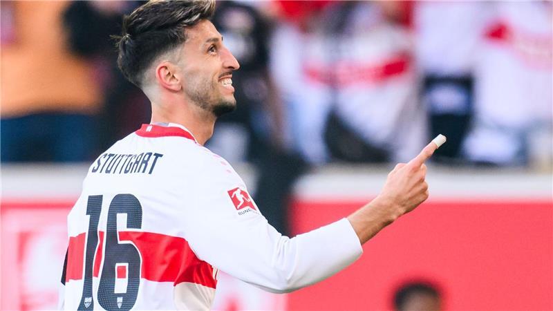 Tränen und Tore: Stiller-Aus bei VfB-Sieg gegen Augsburg Torschütze zum 1:0 für Stuttgart: Kapitän Atakan Karazor.