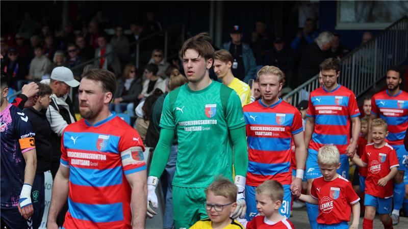 Torwart Bennet Marquardt bestreitet für D/A sein erstes Regionalligaspiel.