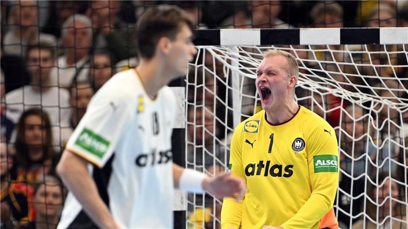 Torwart David Späth bejubelte einen spektakulären Sieg.