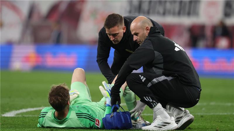 Torwart Frederik Rönnow von Union Berlin musste frühzeitig verletzt ausgewechselt werden. 