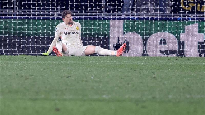 Sahin-Experiment vorbei - „Emotionaler“ Tullberg übernimmt Torwart Gregor Kobel und der BVB sind am Boden.