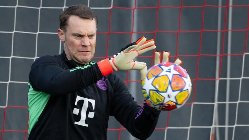 Bayern-Training vor Rom-Trip mit Kapitän Neuer Torwart Manuel Neuer beim Abschlusstraining des FC Bayern auf dem Trainingsgelände an der Säbener Straße.