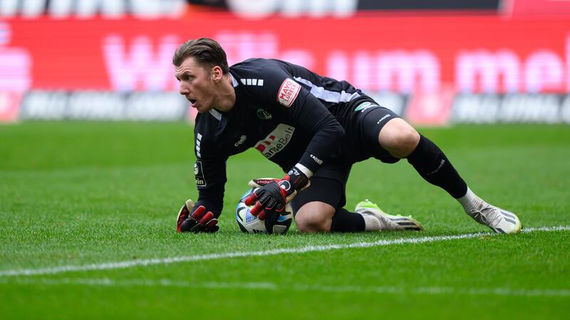 Torwart Philipp Klewin kehrt mit dem VfB Lübeck in die Viertklassigkeit zurück.