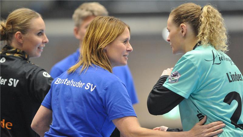 Auch Torhüterin Linder verlässt den BSV – Das ist ihr neuer Club Torwarttrainerin Debbie Klijn (links) mit Annie Linder.