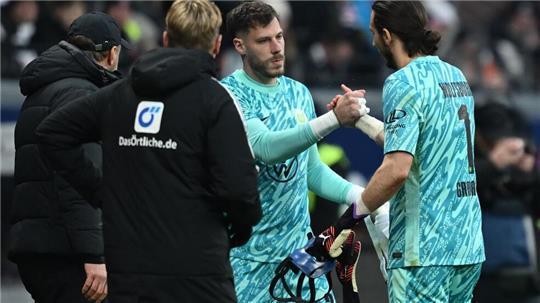 Torwartwechsel beim VfL Wolfsburg: Marius Müller (M) muss den verletzten Kamil Grabara ersetzen.