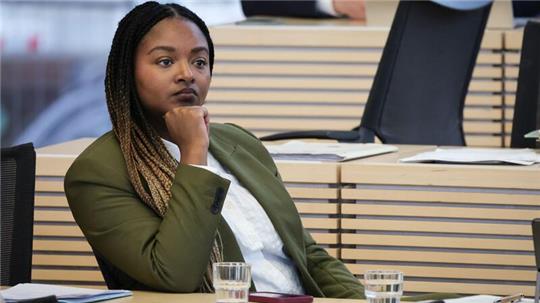 Touré beantwortet Fragen des Innen- und Rechtsausschusses zum Fall der Ex-Staatssekretärin Samazade