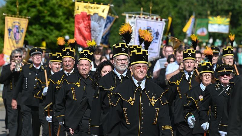 Tradition: Bergleute gehen beim Landesbergmannstag Sachsen-Anhalt in Sangerhausen. 
