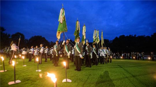 Tradition in schöner Atmosphäre: Der Schützenverein Altkloster feiert den Großen Zapfenstreich.