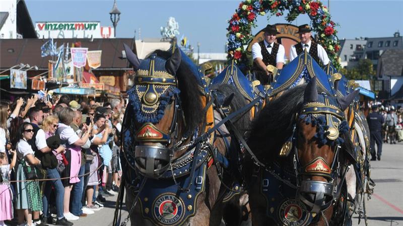 Söder lobt in Lederhose: Wiesn „einfach besser“ als Berlin Tradition und Brauchtum spielen eine große Rolle auf der Wiesn.