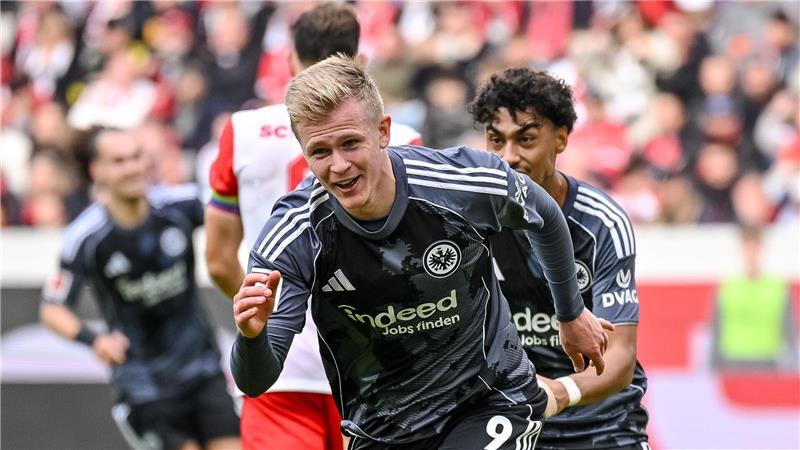 Freiburger Kunstschütze Grifo verdirbt Eintracht den Abend Traf für Frankfurt doppelt in Freiburg, zum Eintracht-Sieg reichte es aber nicht: Stürmer Jonathan Burkardt.