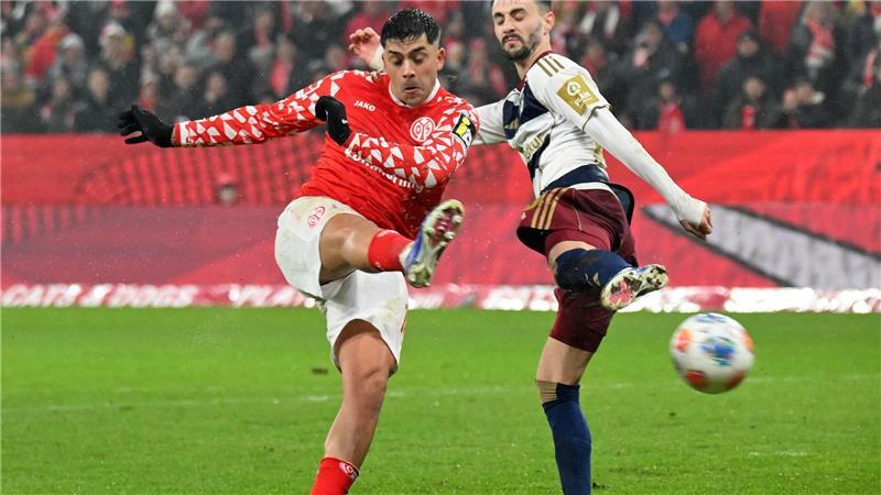 Hamburger SV baut Serie aus – Remis bei Mainz 05 Traf vor der Pause zum 1:0: Nadiem Amiri (l).