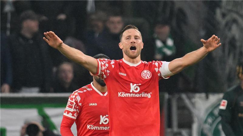 Später Ausgleich gegen Mainz: Bremen seit fünf Spielen ungeschlagen Traf zum 1:0 gegen Werder Bremen: Mainz-Kapitän Silvan Widmer.