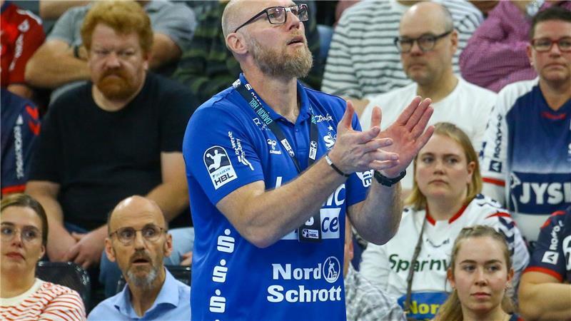 Trainer Ales Pajovic und die SG Flensburg-Handewitt spielten beim TVB Stuttgart.