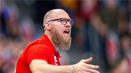 Trainer Ales Pajovic und die SG Flensburg-Handewitt feiern einen Erfolg gegen Gummersbach.