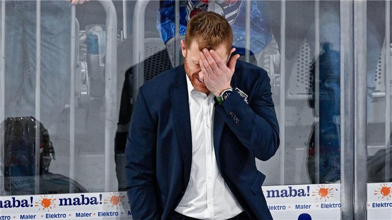 Trainer Alexander Sulzer und seine Fischtown Pinguins liegen gegen Mannheim 0:2 zurück.