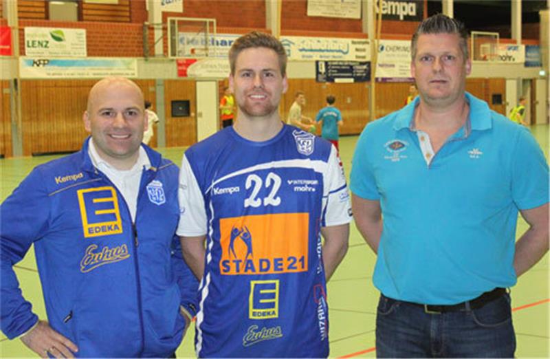 Trainer Andreas Ott, Tim Schlichting und Manager Hajo Klintworth (von links).