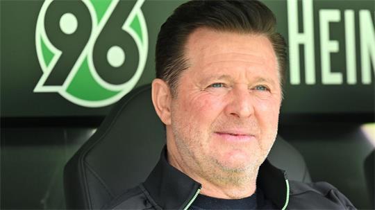 Trainer Christian Titz will mit Hannover 96 wieder oben mitspielen. (Archivbild)