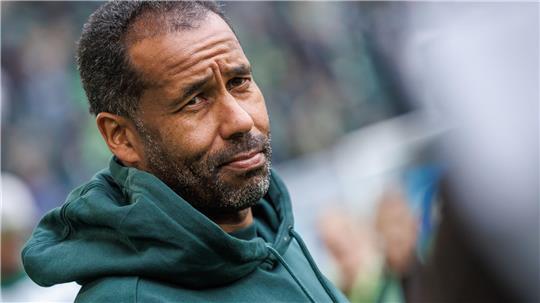 Trainer Daniel Thioune und Werder Bremen erwarten den Hamburger SV zum Nordderby. (Archivbild)