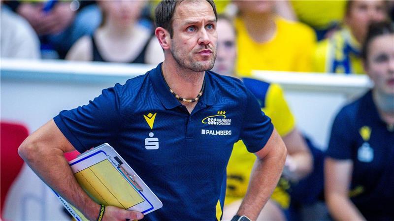 Trainer Felix Koslowski vom SSC Palmberg Schwerin.
