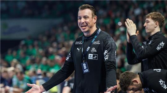 Trainer Filip Jicha und der THW Kiel spielten beim ThSV Eisenach.