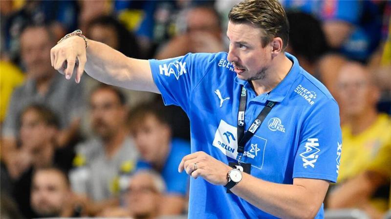 THW Kiel gewinnt enges Spiel beim HSV Hamburg Trainer Filip Jicha und der THW Kiel spielten im Pokal beim HSV Hamburg.