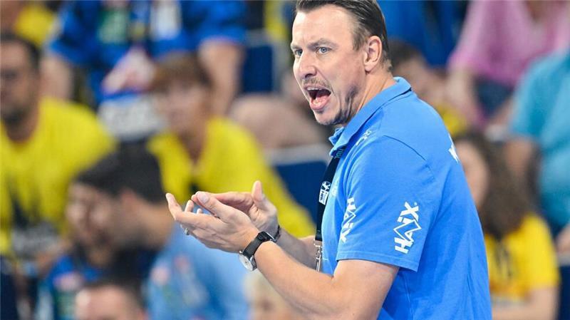 THW Kiel schlägt Nasice und zieht in die nächste Runde ein Trainer Filip Jicha war in der ersten Halbzeit unzufrieden mit dem Spiel des THW Kiel.