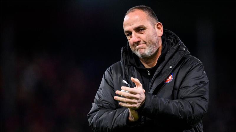 Trainer Frank Schmidt kämpft in der Fußball-Bundesliga mit Heidenheim um den Klassenerhalt.