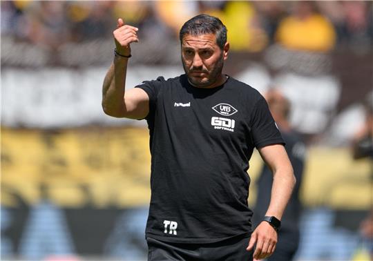 Trainer Fuat Kilic stieg mit dem VfB Oldenburg in der vergangenen Saison aus der 3. Liga ab. Foto: dpa