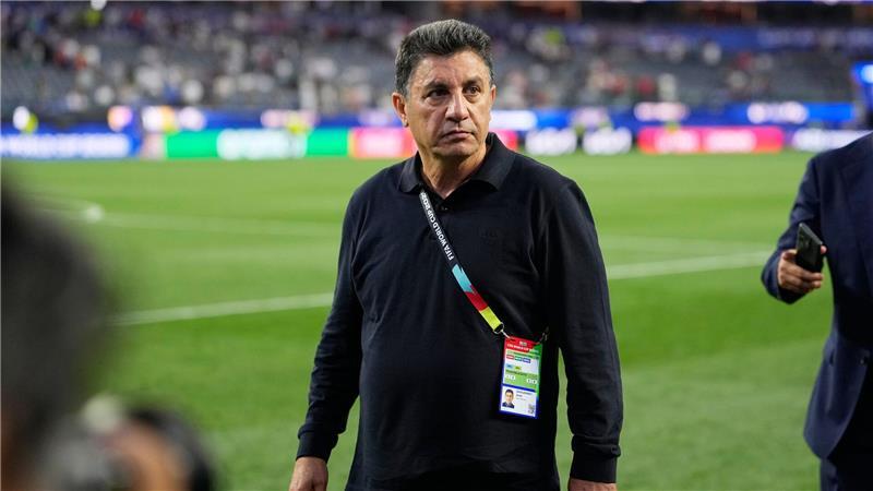 Irans Fußballer senden Botschaften - im und nach dem Spiel Trainer Ghalenoei findet, seine Mannschaft wird bei der WM unterdrückt.