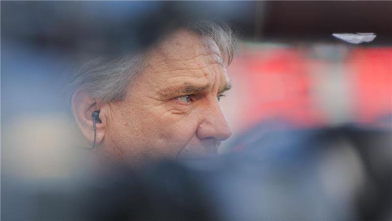 Trainer Horst Steffen wartet mit seiner Mannschaft seit acht Spielen auf einen Sieg. 