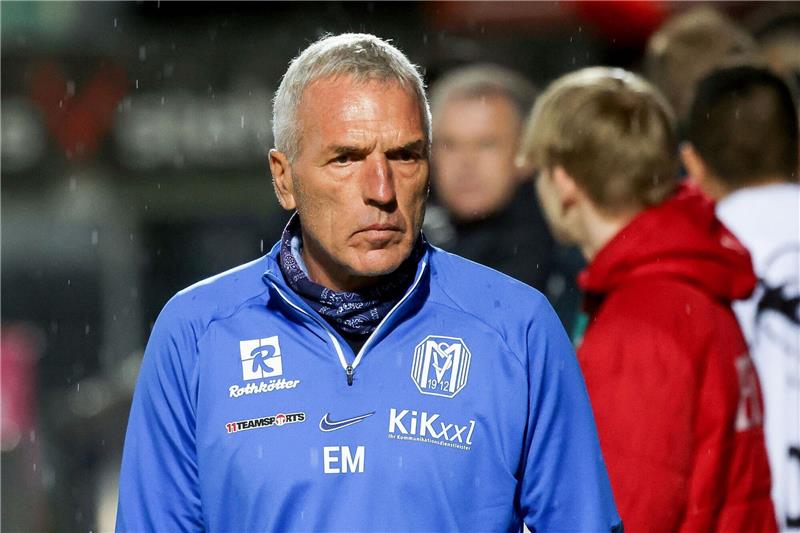 Spannung wie nie: Werder kann noch absteigen Trainer-Ikone Ernst Middendorp bleibt dem Emsland treu.