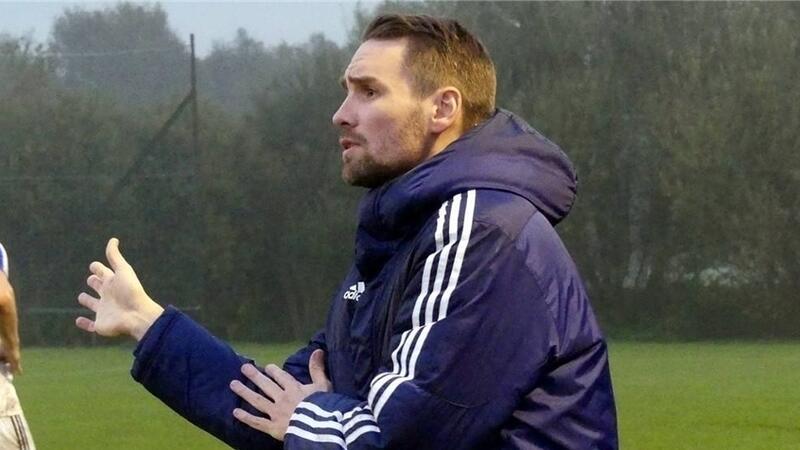 TuS Harsefeld beschenkt seinen Trainer zum Abschied mit vier Toren Trainer Julian Geils verlässt Harsefeld. Dass er am Ende so emotional wurde, überraschte auch ihn.