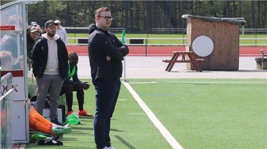 Trainer Kevin Jahns darf auch in der kommenden Saison mit seinem TuS Harsefeld III in der 1. Kreisklasse spielen.
