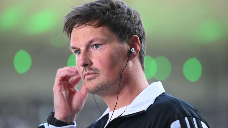 Trainer Merlin Polzin und der HSV spielen am Samstag gegen Bayern München.