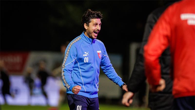 Trainer Oliver Ioannou freut sich über den knappen und hart erkämpften Sieg.