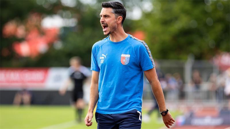 Nach Pleite gegen Werder: D/A beantwortet die Trainerfrage Trainer Oliver Ioannou wird auch am nächsten Spieltag gegen den VfB Lübeck an der Seitenlinie stehen.