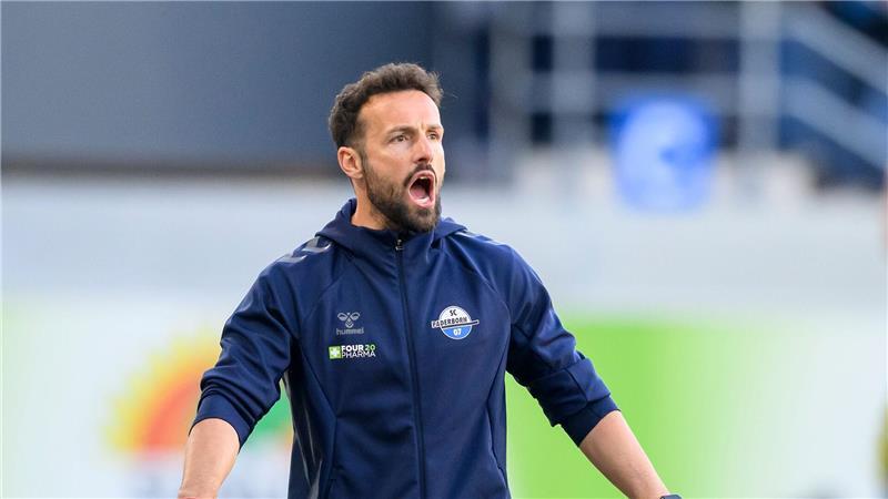 Trainer Ralf Kettemann hat mit dem SC Paderborn weiter die Chance auf den dritten Bundesliga-Aufstieg.