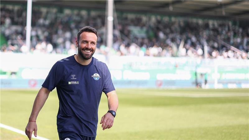 Trainer Ralf Kettemann zeigt sich zuversichtlich für das Spiel in Hannover. (Archivbild)