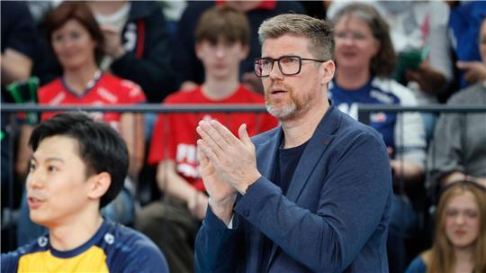 Trainer Stefan Hübner und die SVG Lüneburg treffen in der Finalserie um die deutsche Meisterschaft erneut auf die BR Volleys. (Archivbild)