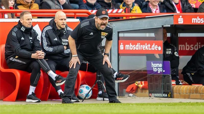 Unioner Pleite vor Gericht und auf dem Rasen: 0:1 gegen Kiel Trainer Steffen Baumgart war mit der Unioner Leistung nicht zufrieden.