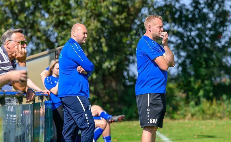 Trainer Steffen Wilkens (rechts) hofft, bald wieder Doppel-Heimspieltage mit der zweiten SG-Mannschaft zu haben.