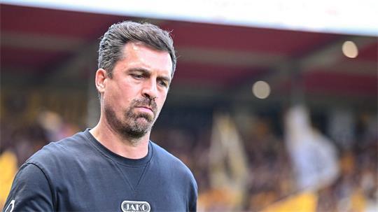 Trainer Thomas Stamm (Dynamo Dresden) reagierte nach dem Heidenheim-Spiel deutlich auf ein Handy-Klingeln.