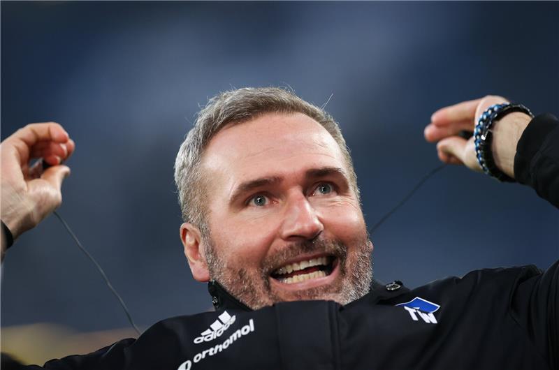 Tim Walter will mit HSV "immer besser werden" Trainer Tim Walter konzentriert sich auf den kommende Spiel am Sonnabend. Foto: dpa