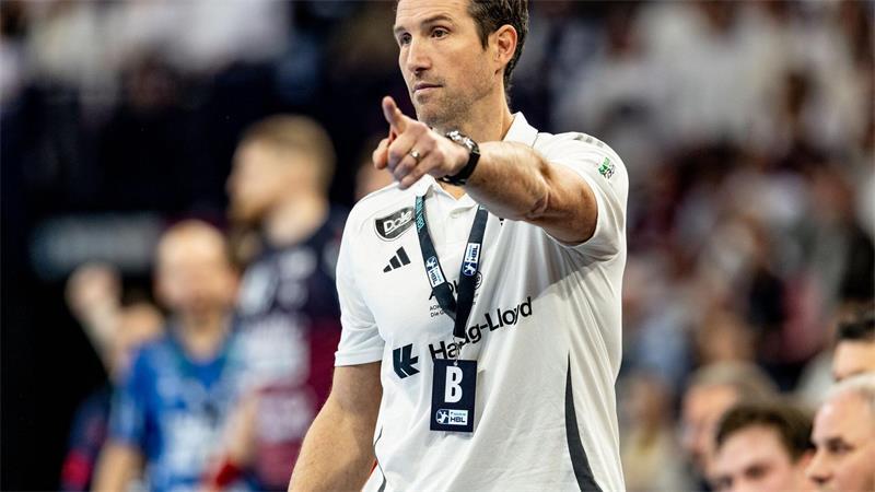 Trainer Torsten Jansen und der HSV Hamburg müssen in der ersten Pokalrunde nach Braunschweig. (Archivbild)