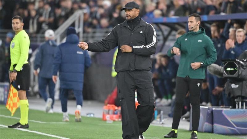 „Überblöder“ Platzverweis und zu viele Bayern-Fehler Trainer Vincent Kompany hofft, dass sein Team die richtigen Lehren zieht.