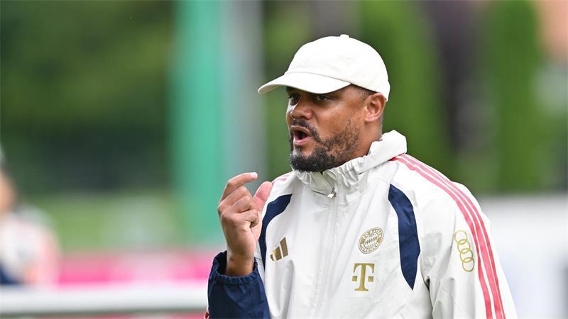 Bayern-Boss steckt Ziele ab: „Natürlich“ bleibt Olise Trainer Vincent Kompany muss sich noch gedulden, bis sein Team komplett ist.