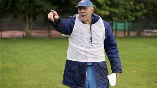 Trainer Wolfgang Sandhowe vom TuS Makkabi.