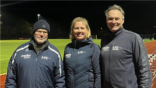 Trainerteam des VfL Stade: Guido Clostermann, Bianca Zastrow und Frank Mund (von links) freuen sich über die Anerkennung durch den NLV-Stützpunkt: