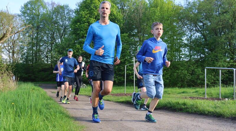 Training in den Schwingewiesen in Stade: Das Triathlon-Team des Stader SV startet in der Verbandsliga.